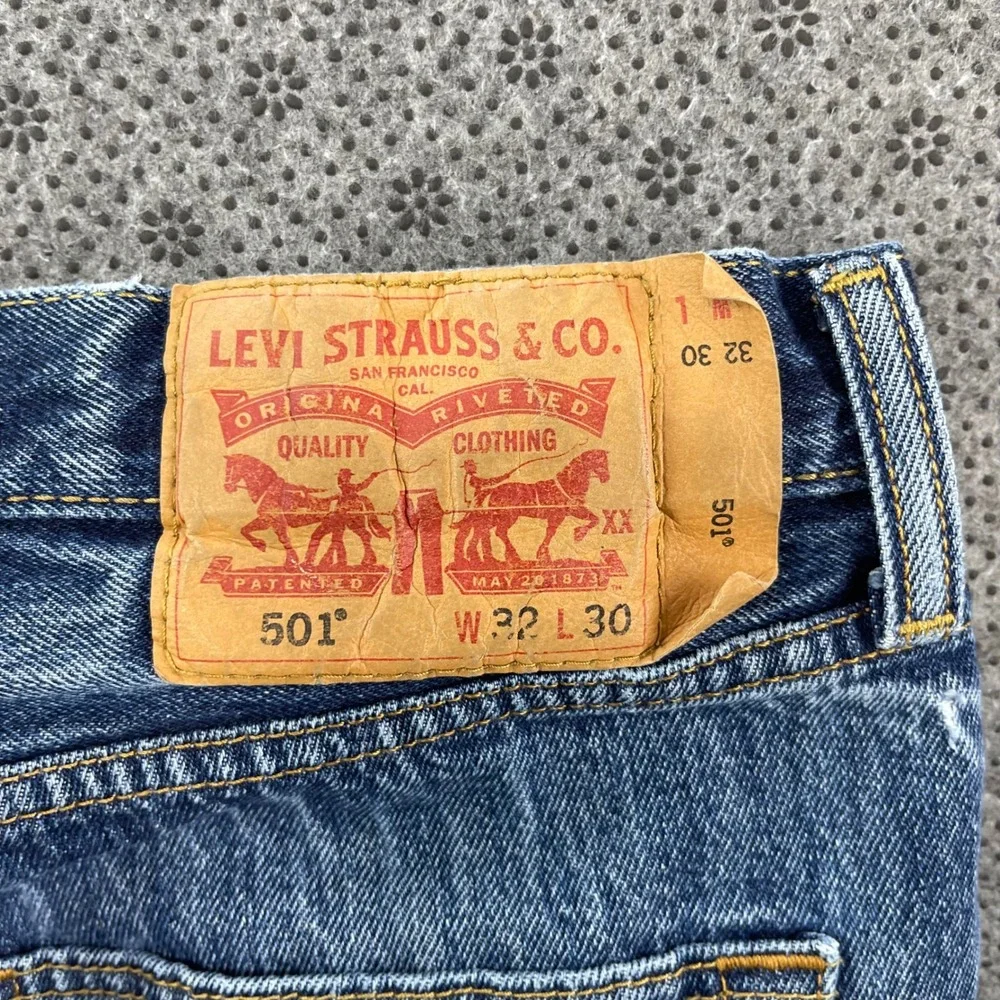 Levis 501 Original Fit Jeans Mens 32x30 Blue Denim Straight Leg Distressed